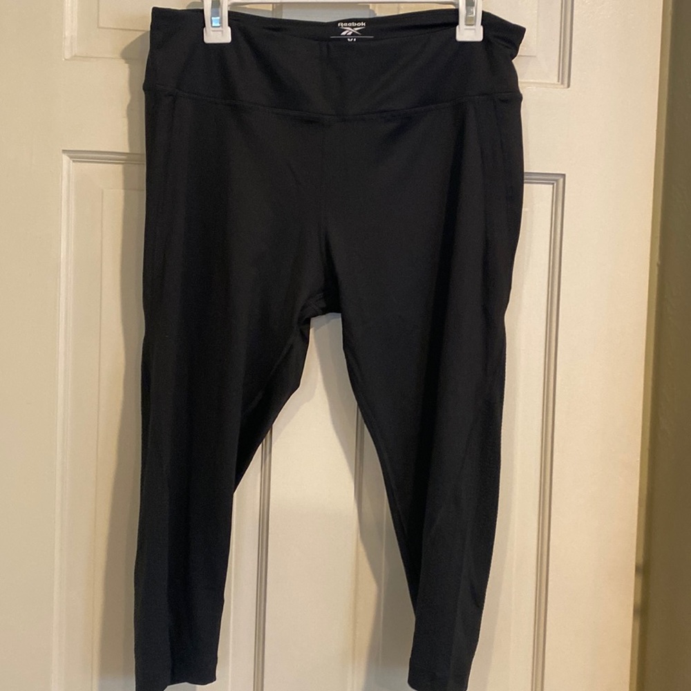 Black capri leggings